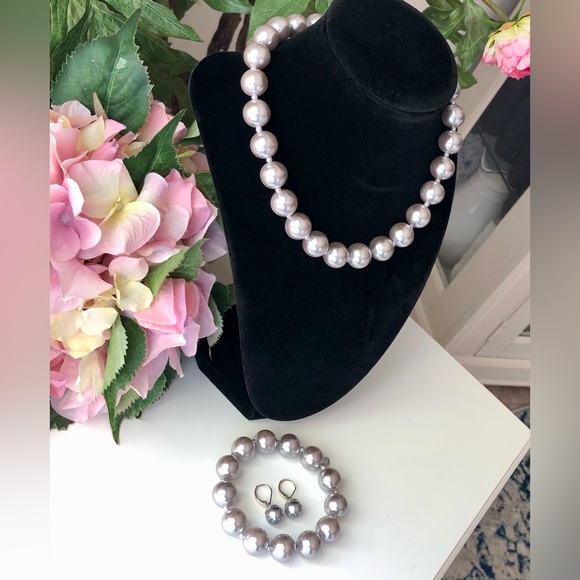 Seasons Light Gray Faux Pearl Necklace, Bracelet and Earrings - Picture 7 of 9